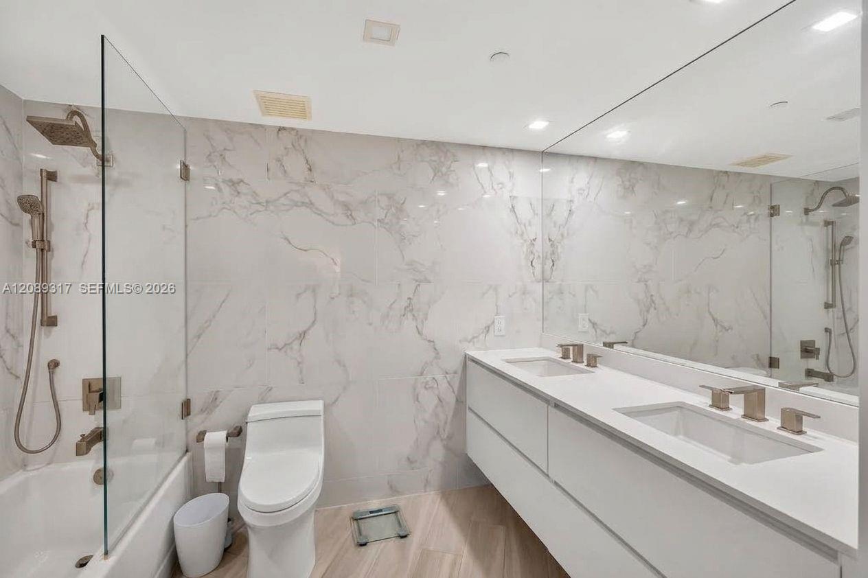 2475 Brickell Avenue 2401 Property Photo 8