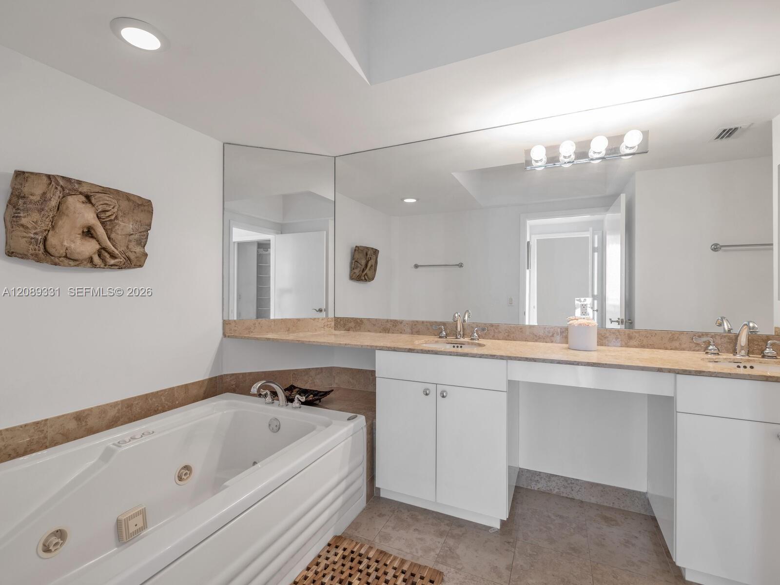 4779 Collins Avenue 2805 Property Photo 10