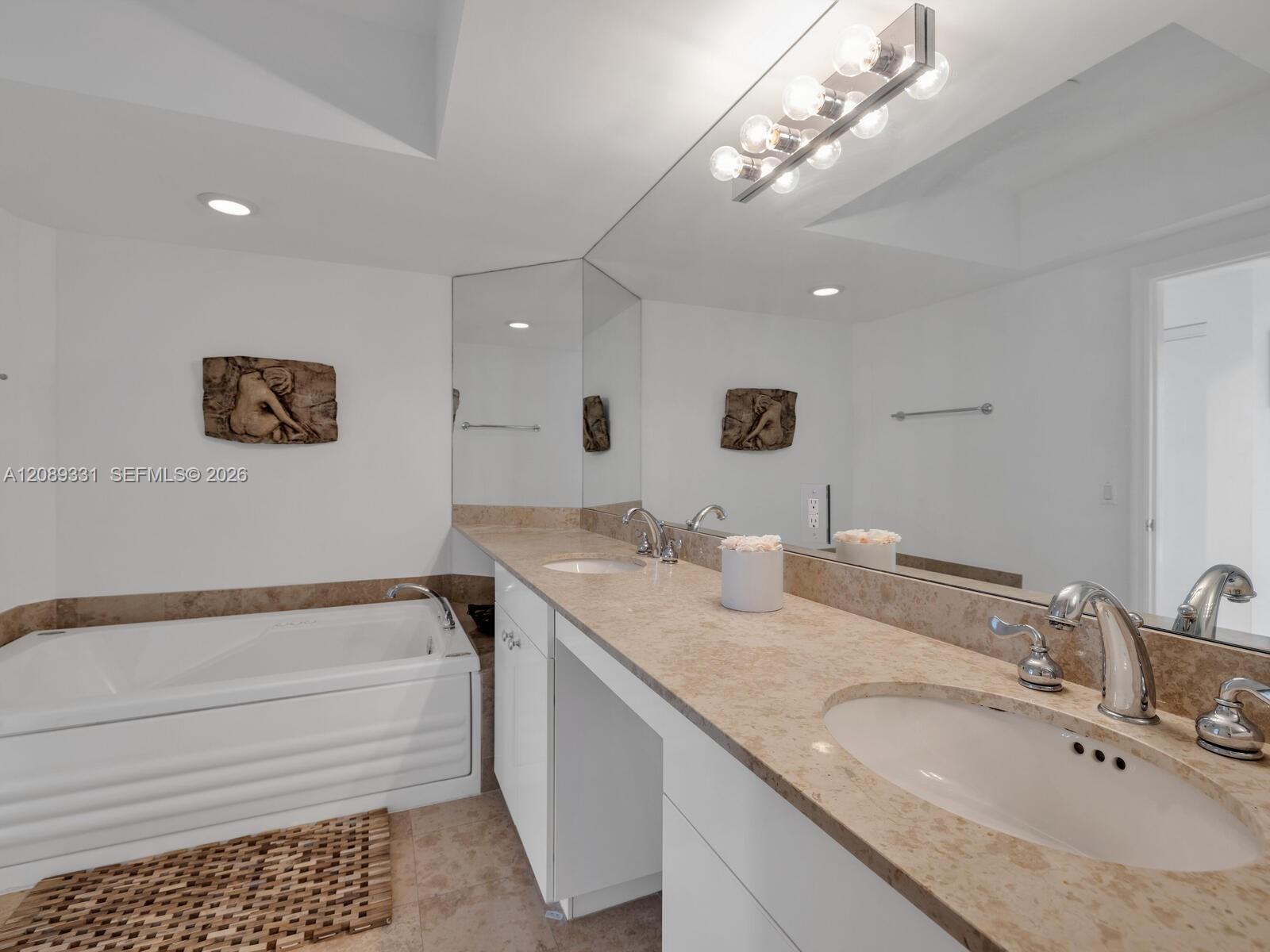 4779 Collins Avenue 2805 Property Photo 11