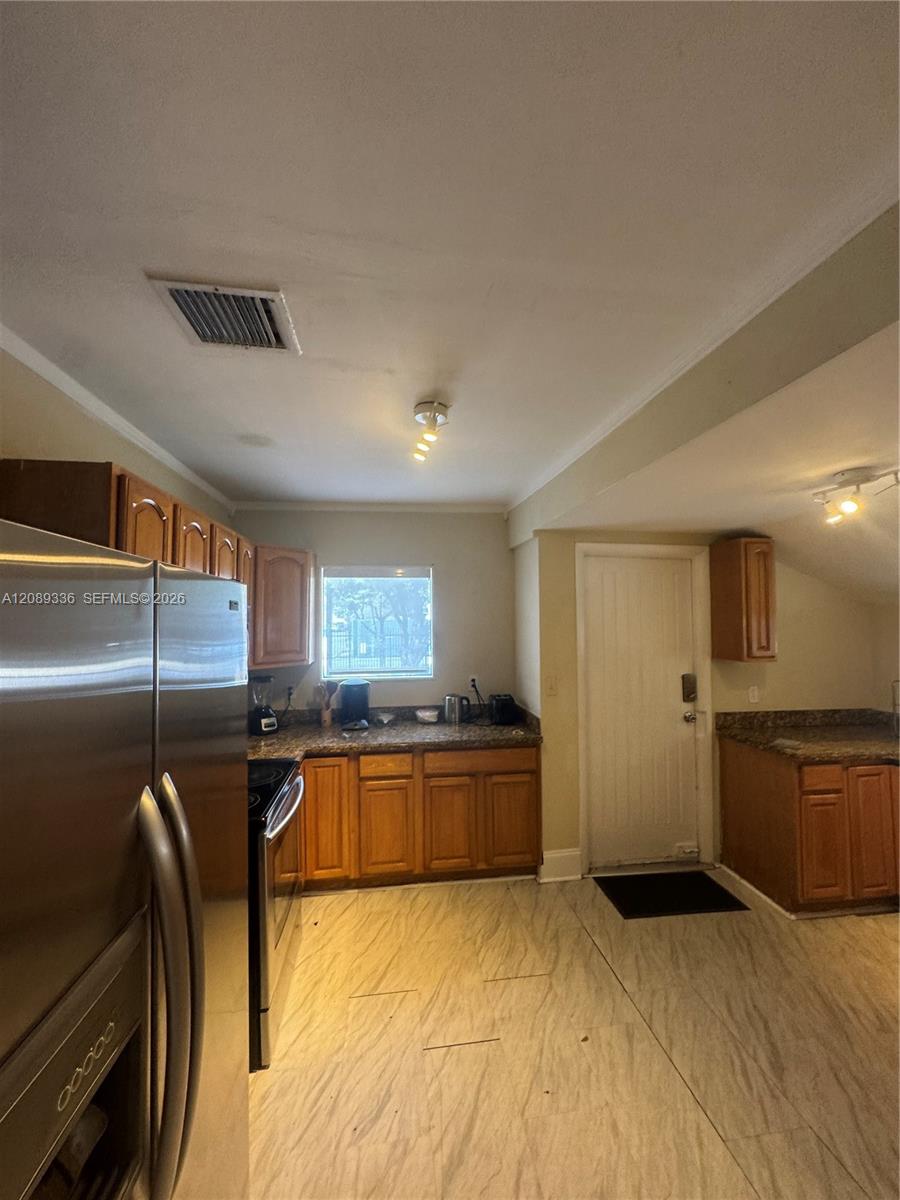 A12089336 Property Photo 17