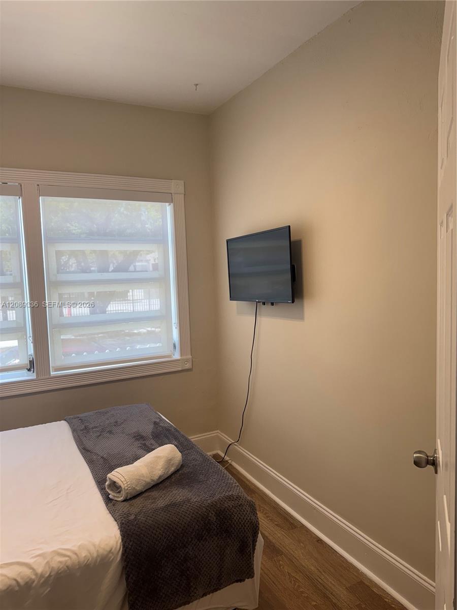 A12089336 Property Photo 32