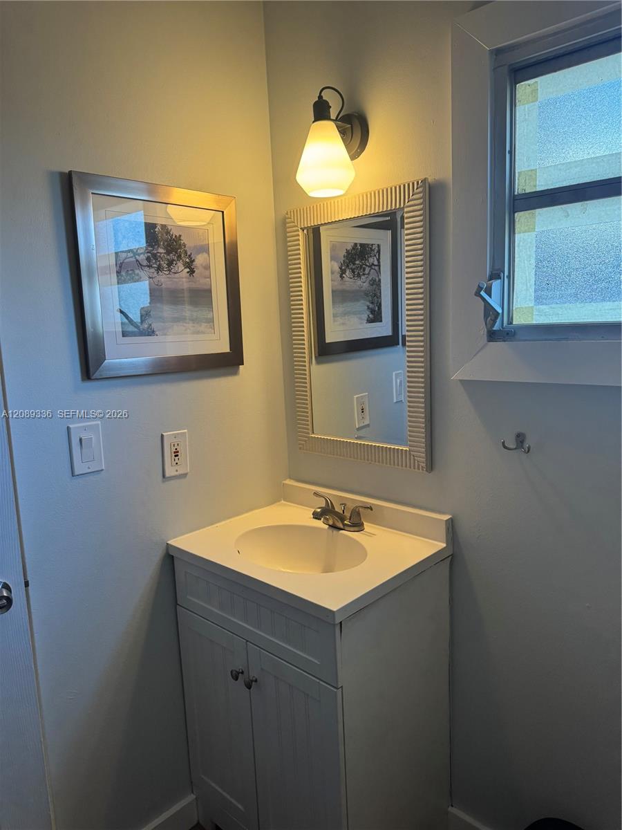 A12089336 Property Photo 37