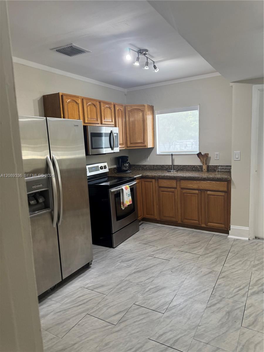 A12089336 Property Photo 44
