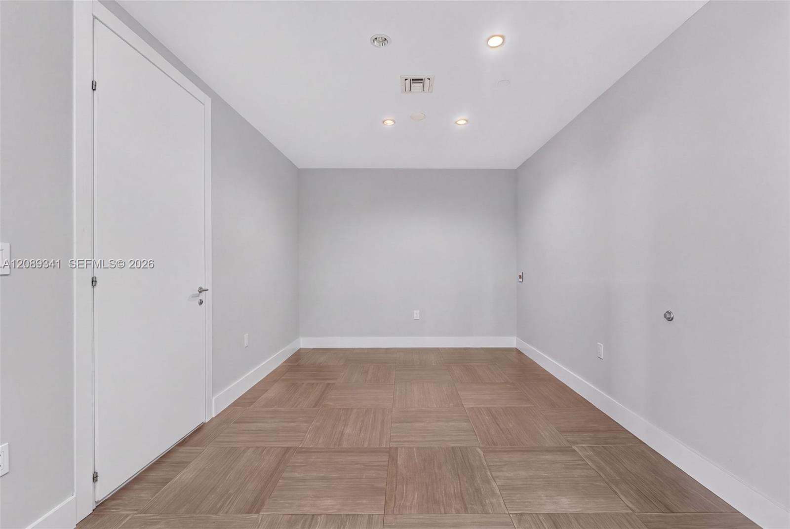 200 Biscayne Boulevard Way 4711 Property Photo 8
