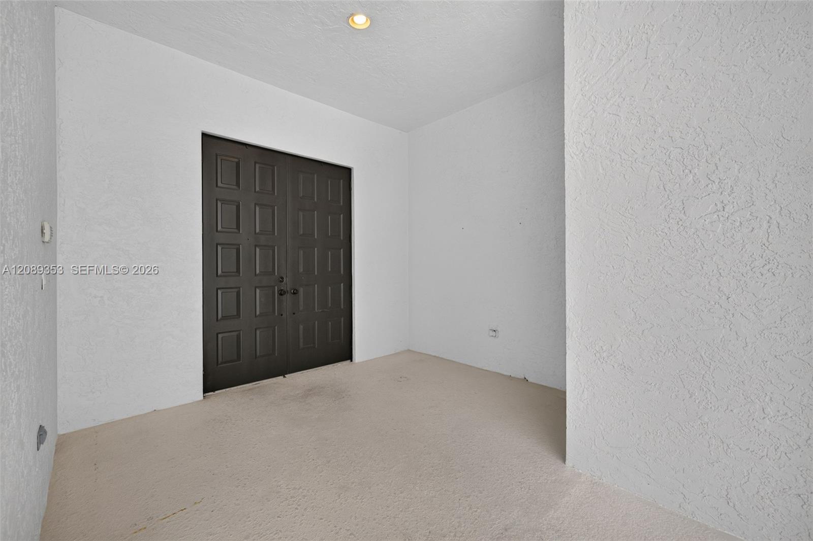 619 Sw Lake Charles Circle Property Photo 5