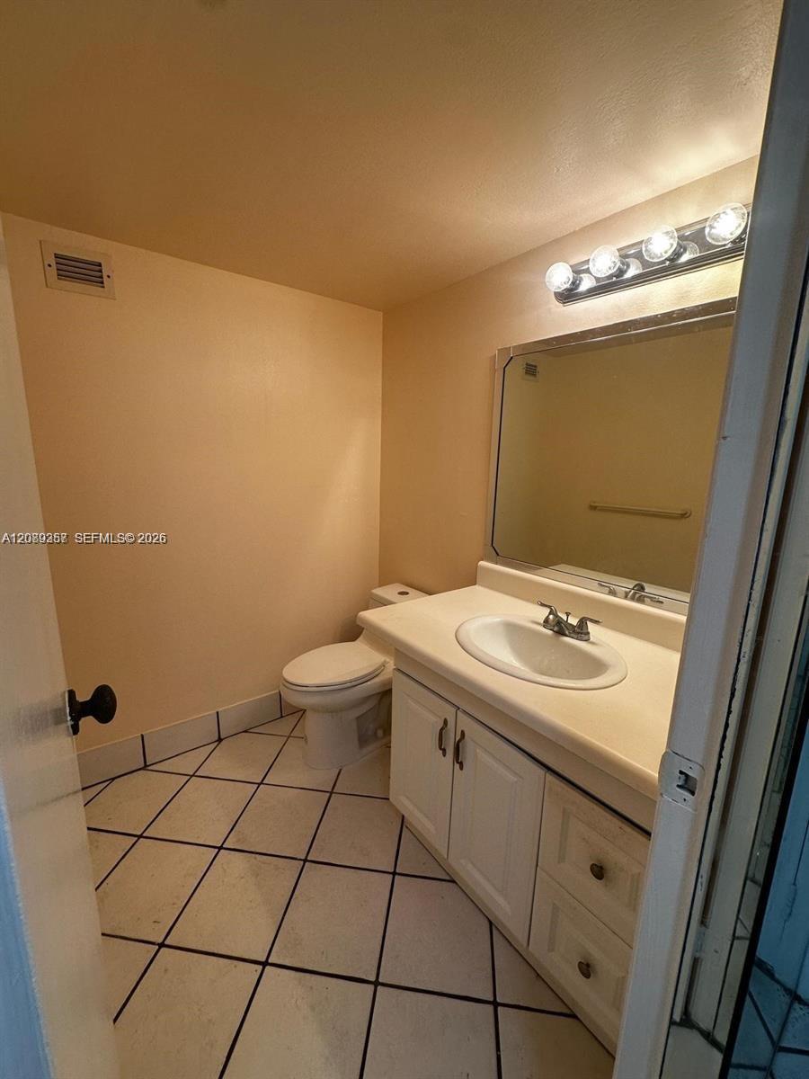 A12089357 Property Photo 18