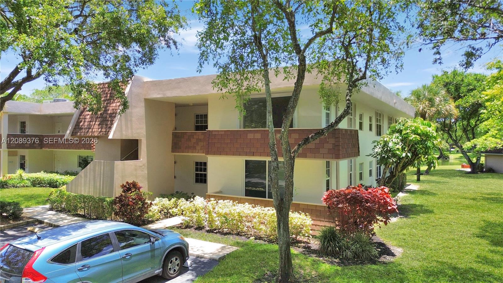 A12089376 Property Photo 32