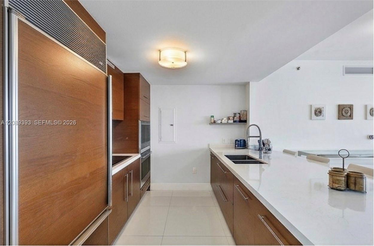465 Brickell Avenue 3905 Property Photo 1