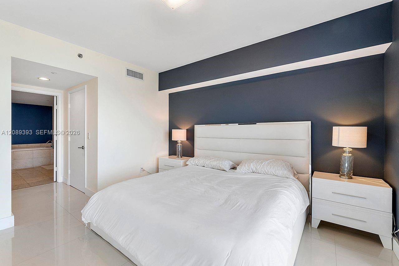 465 Brickell Avenue 3905 Property Photo 5