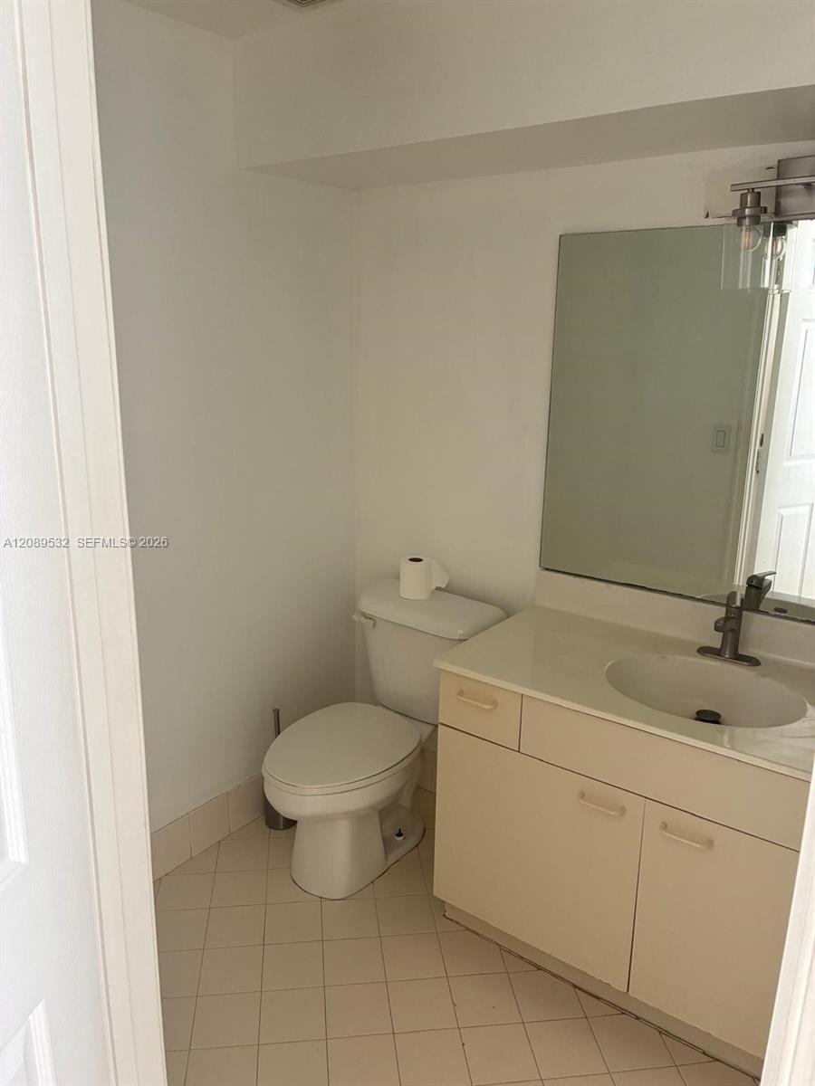 989 Nw 156 Avenue Property Photo 8