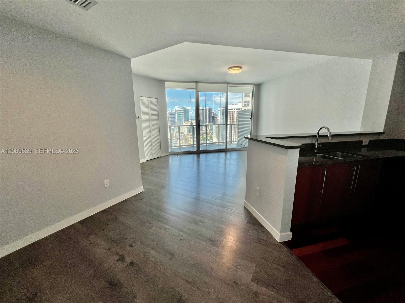 300 S Biscayne Boulevard 2705 Property Photo 7