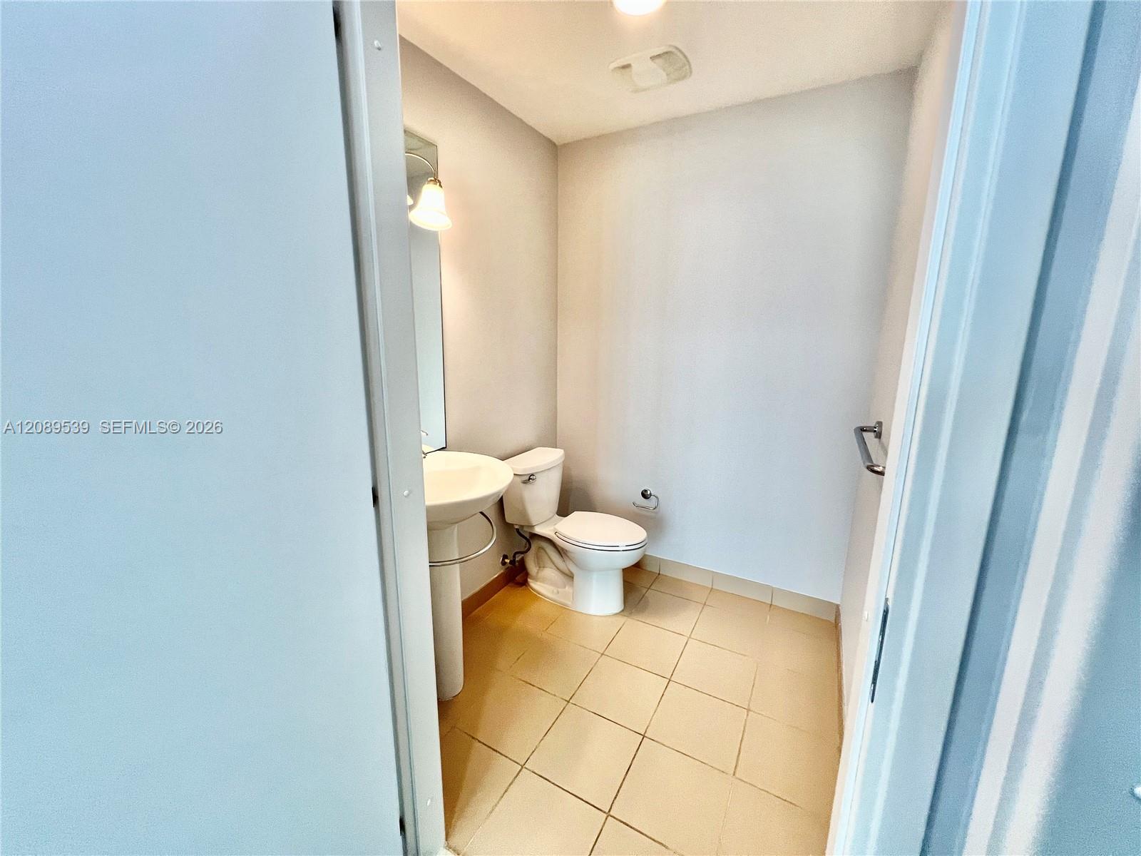 300 S Biscayne Boulevard 2705 Property Photo 8
