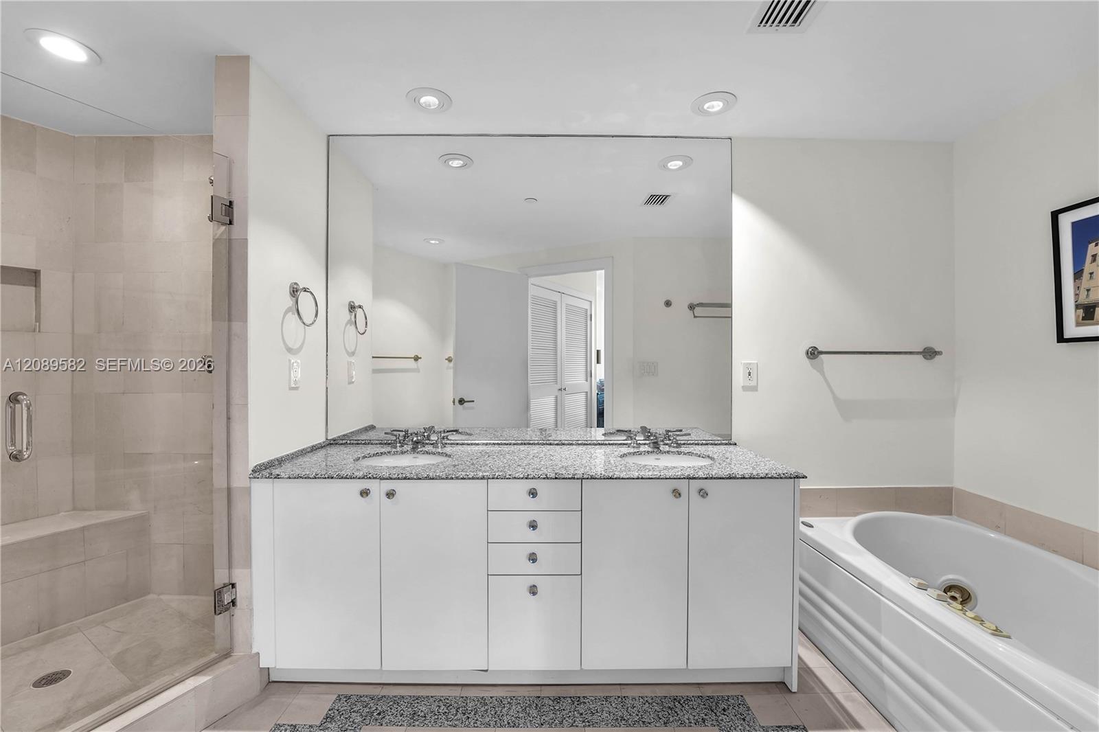 300 S Pointe Drive 809 Property Photo 18
