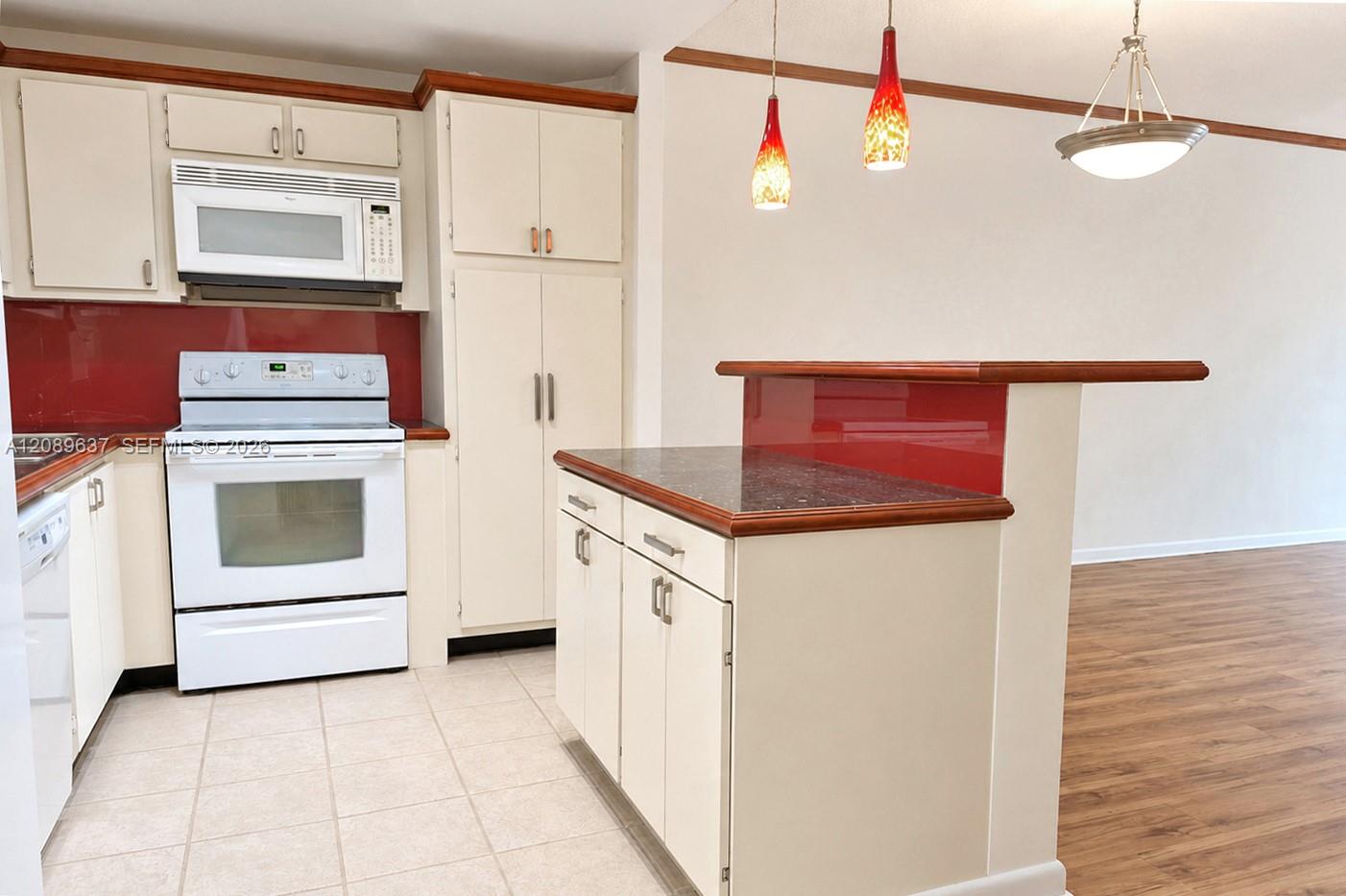 19390 Collins Avenue 119 Property Photo 6