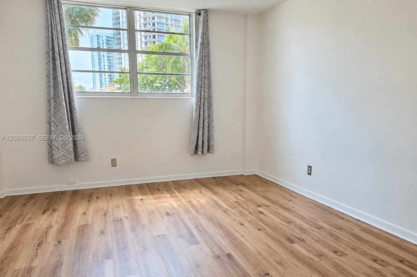 19390 Collins Avenue 119 Property Photo 9