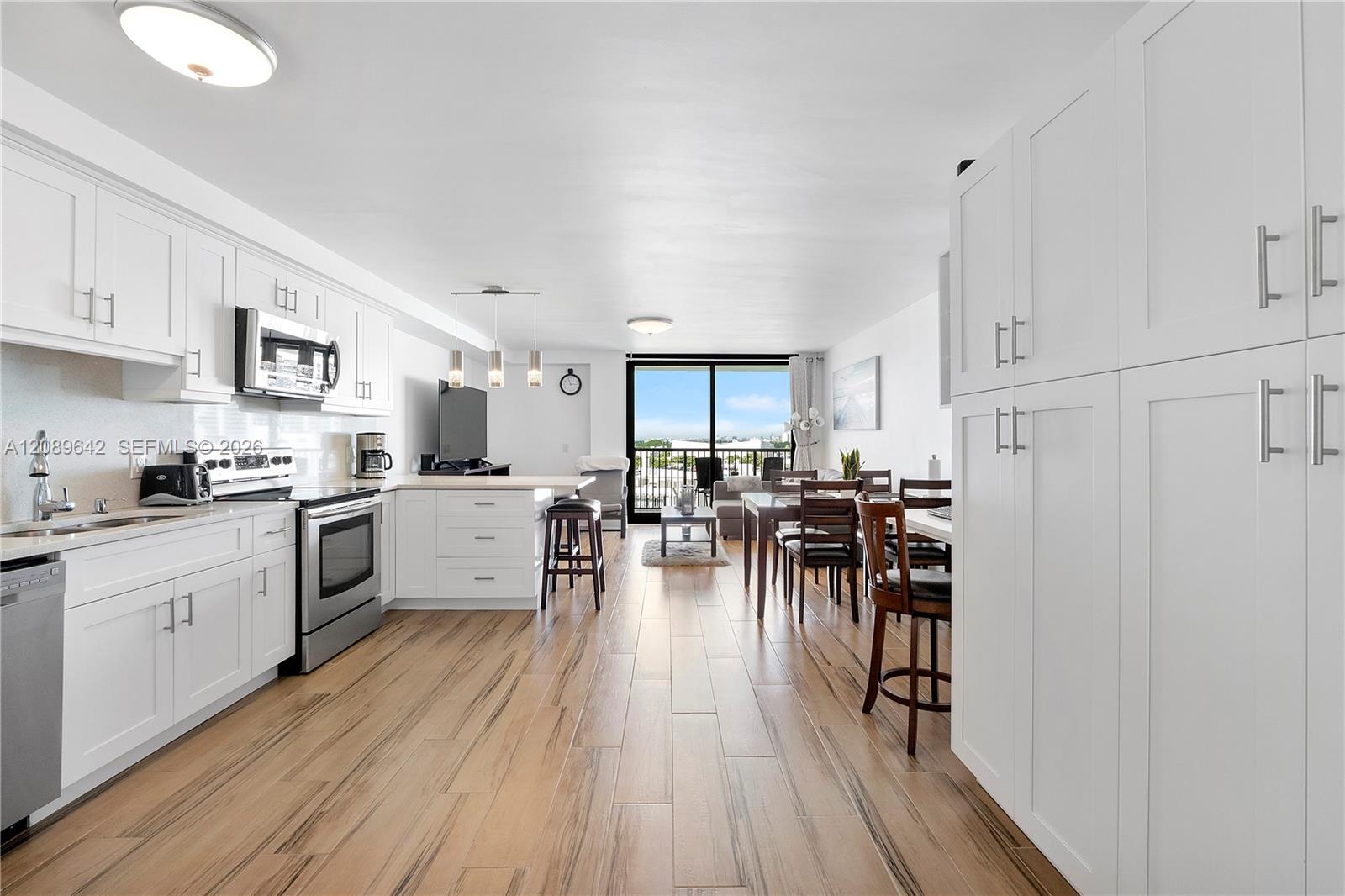 1800 Collins Avenue 11b Property Photo 1