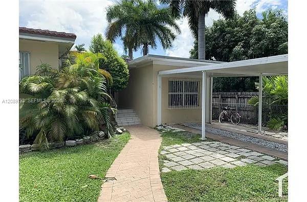 800 SW 25th Road Property Photo 1