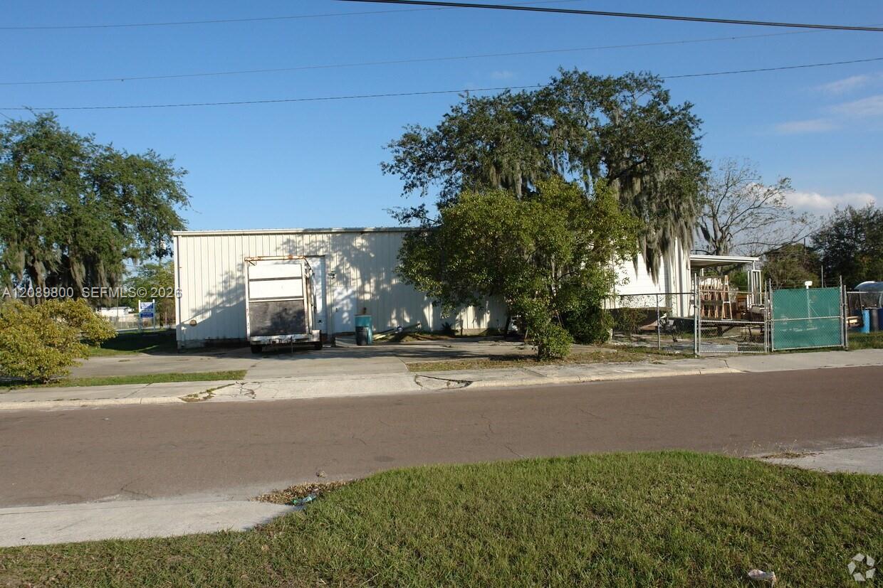 1604 Olive Street Property Photo 2