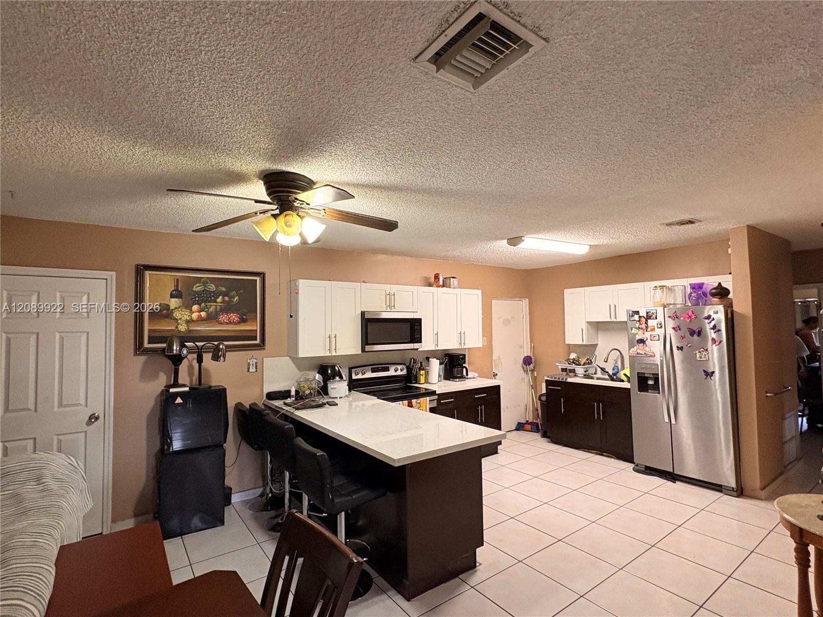 671 E 39th Street Property Photo 3