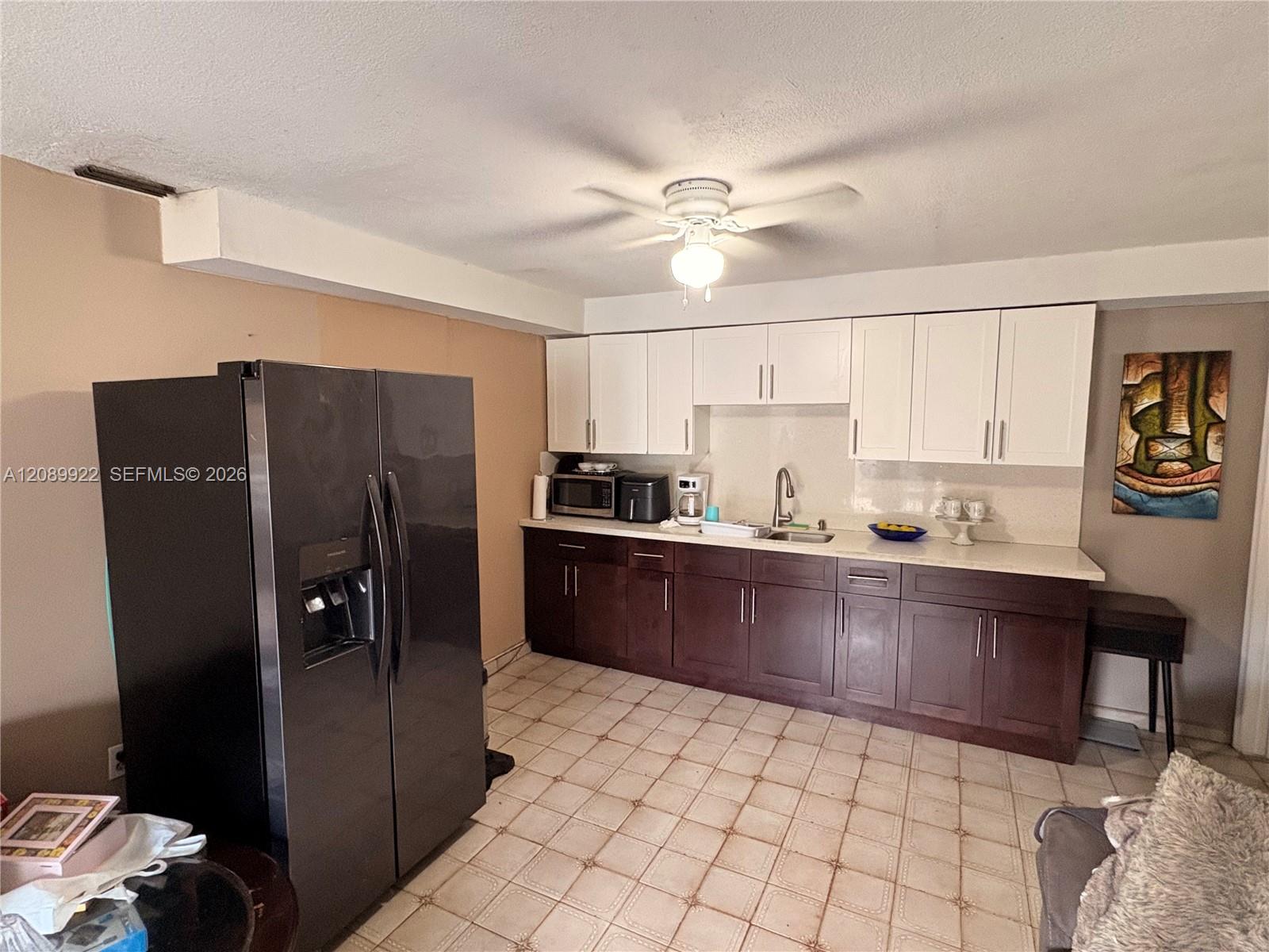 671 E 39th Street Property Photo 5