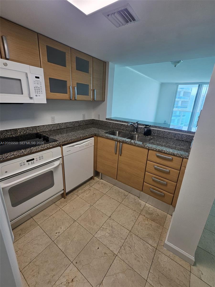 2101 Brickell Avenue 2111 Property Photo 4