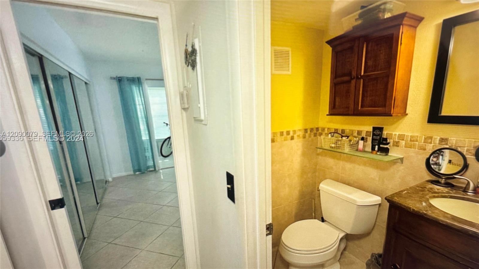 116 E Westbury E 116 Property Photo 14