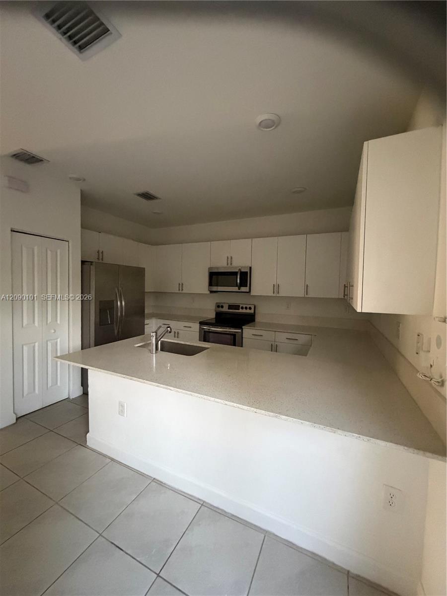 A12090101 Property Photo 2