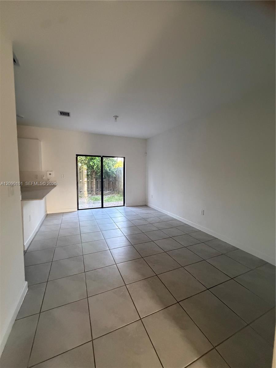 A12090101 Property Photo 3