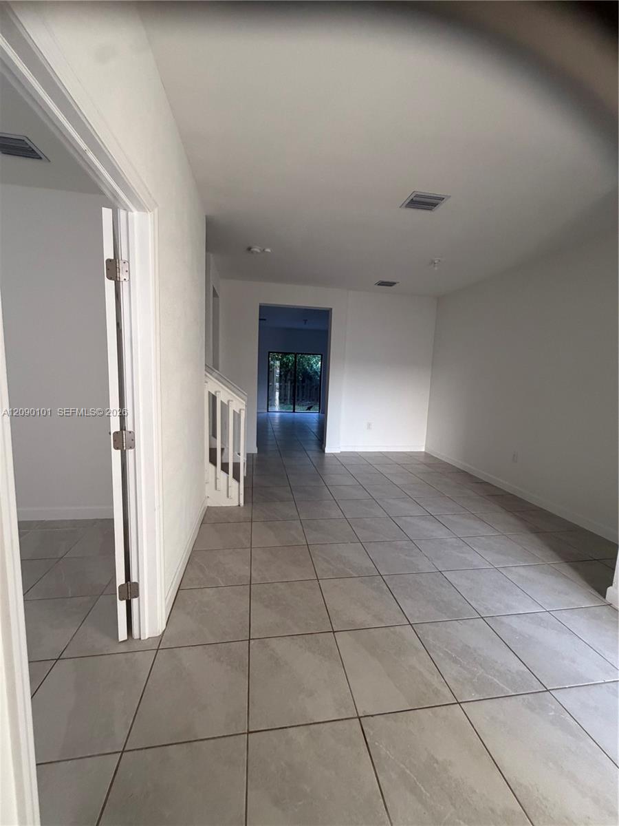 A12090101 Property Photo 4