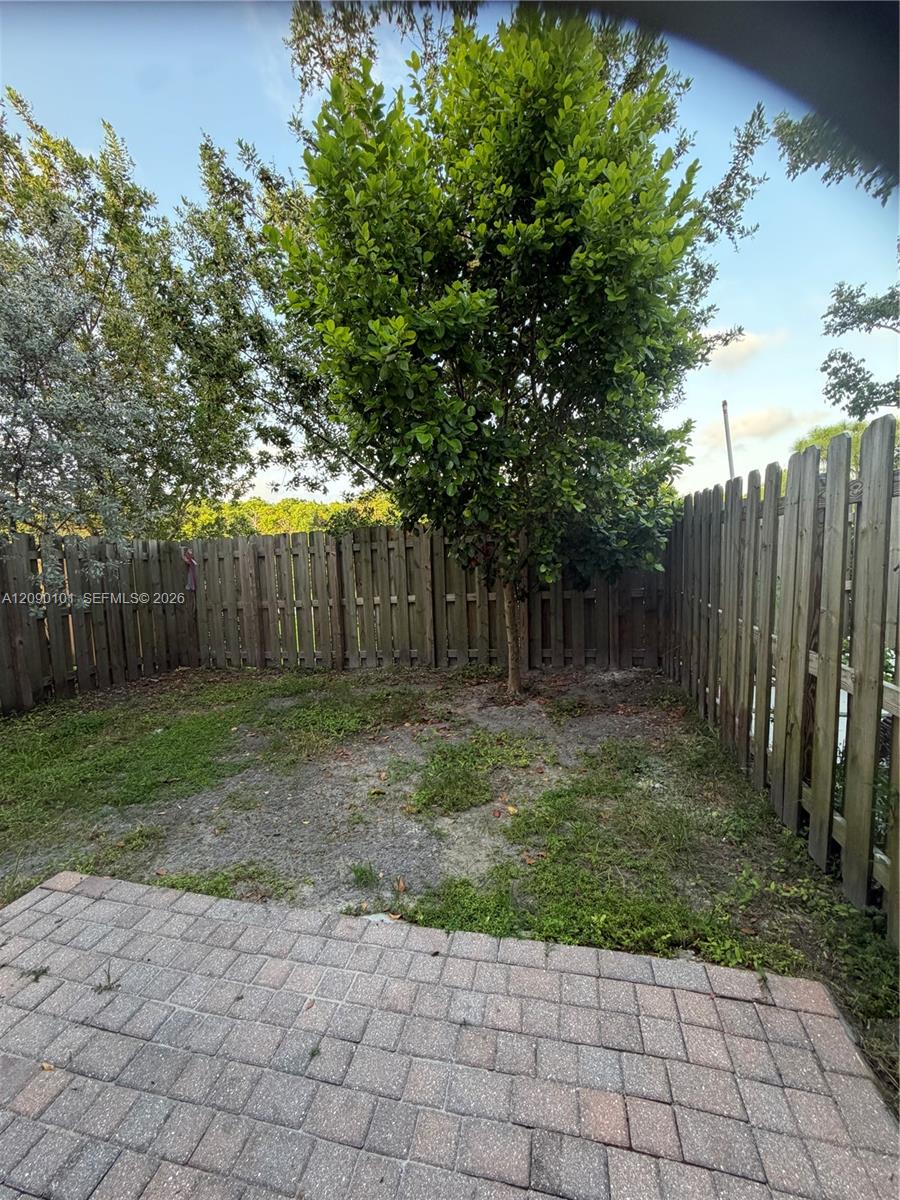 A12090101 Property Photo 5