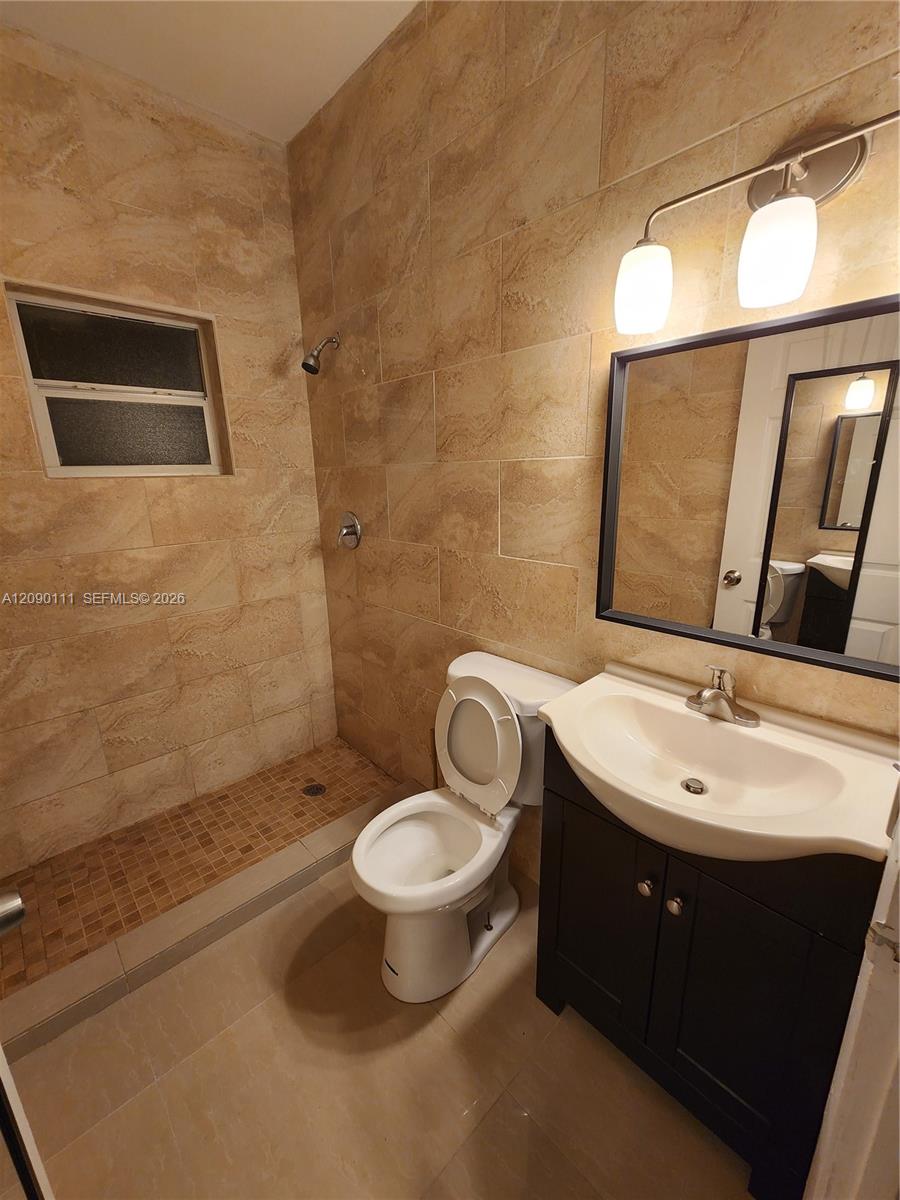 A12090111 Property Photo 3