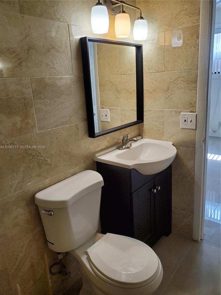 A12090111 Property Photo 4