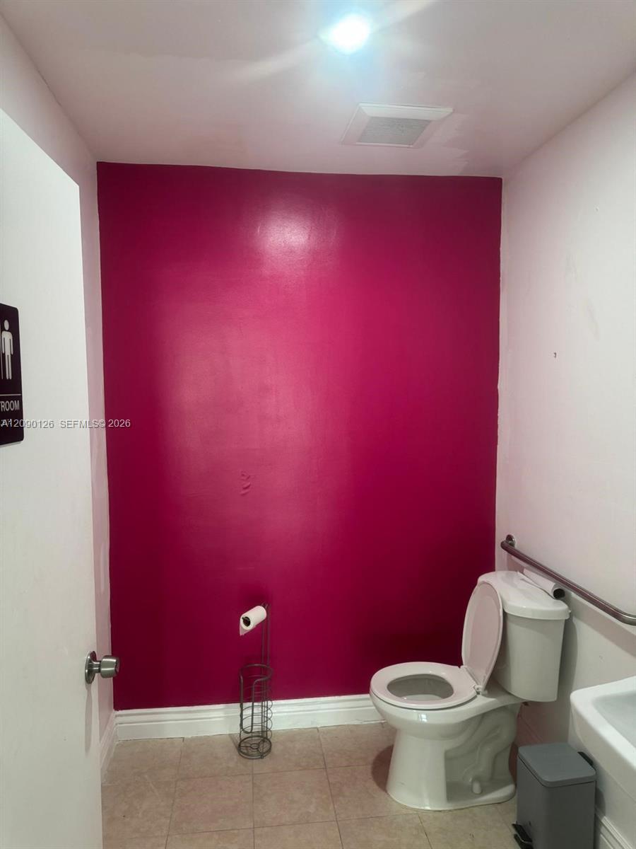 4713 N University Drive Property Photo 3