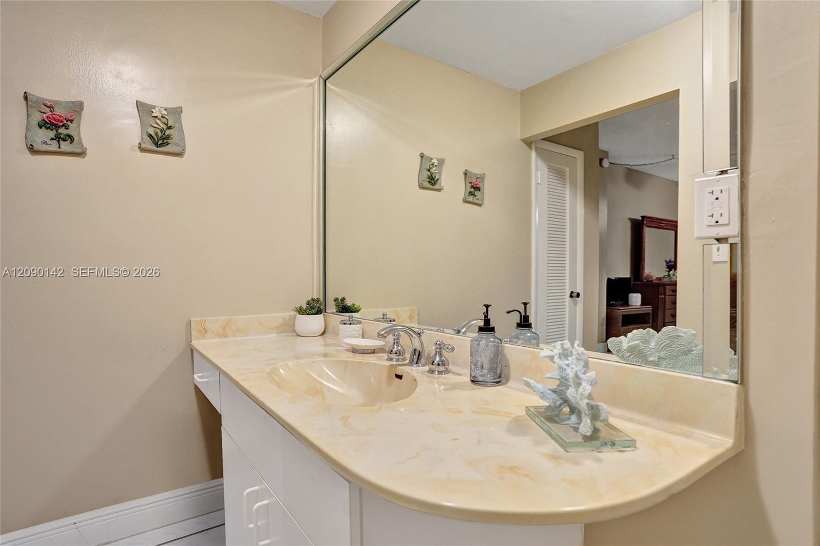 1600 S Ocean Drive 1f Property Photo 33