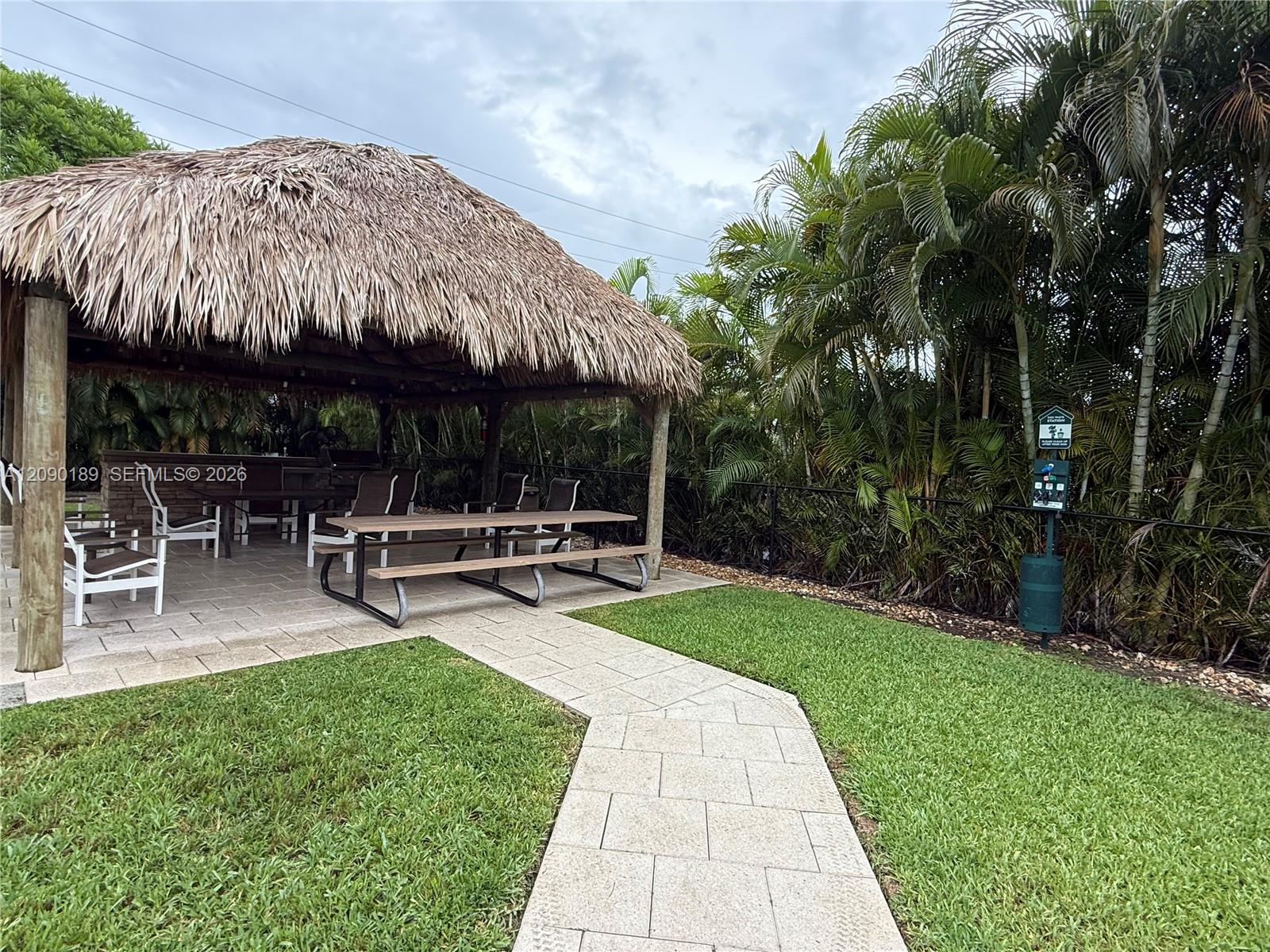 A12090189 Property Photo 3