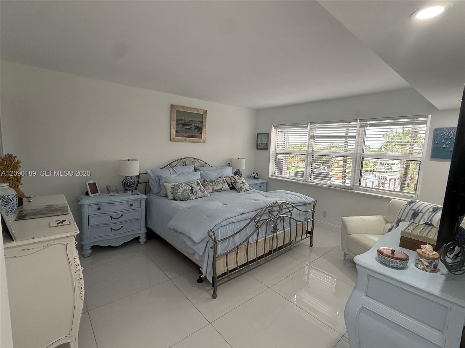 A12090189 Property Photo 17