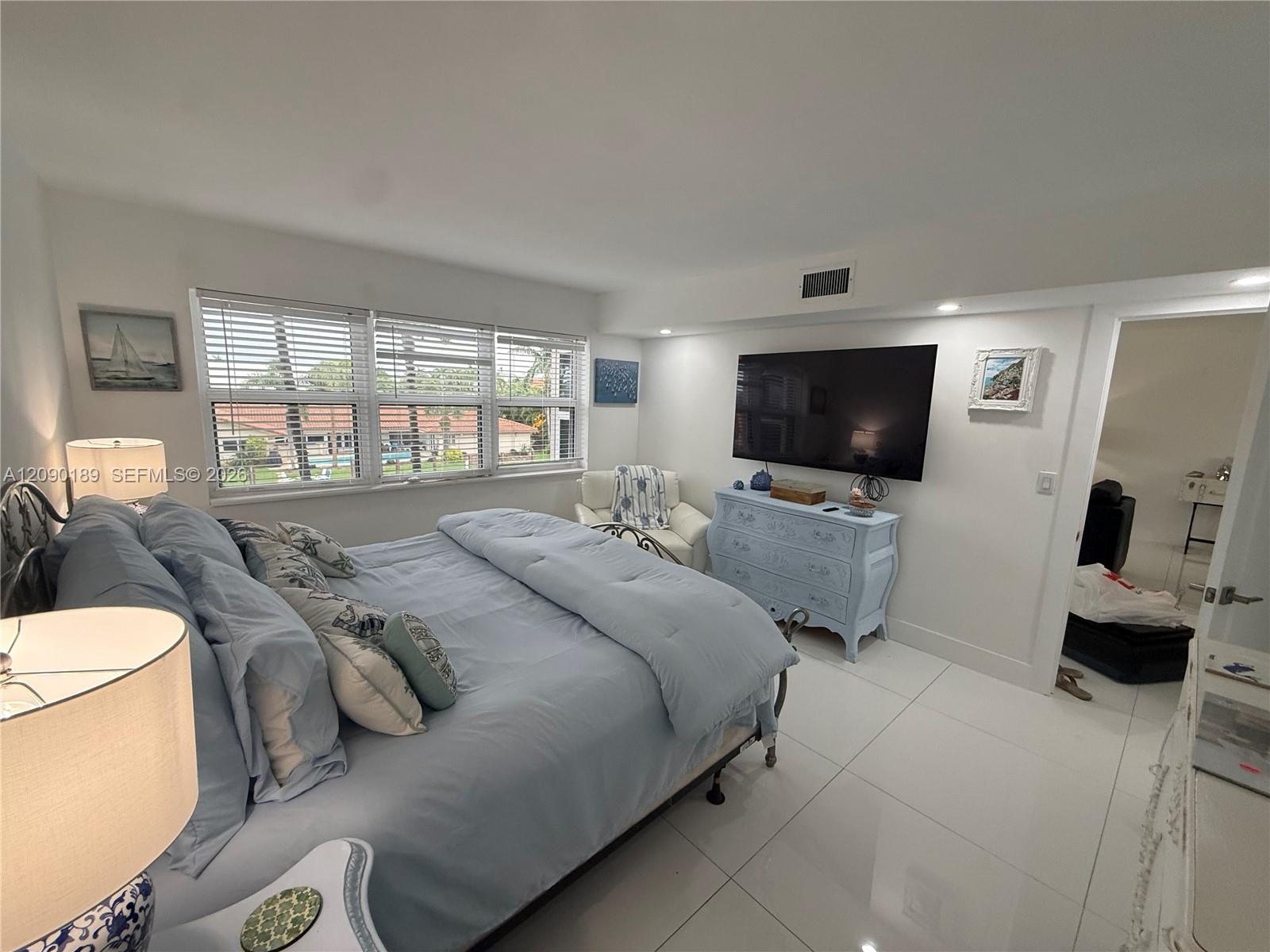 A12090189 Property Photo 18