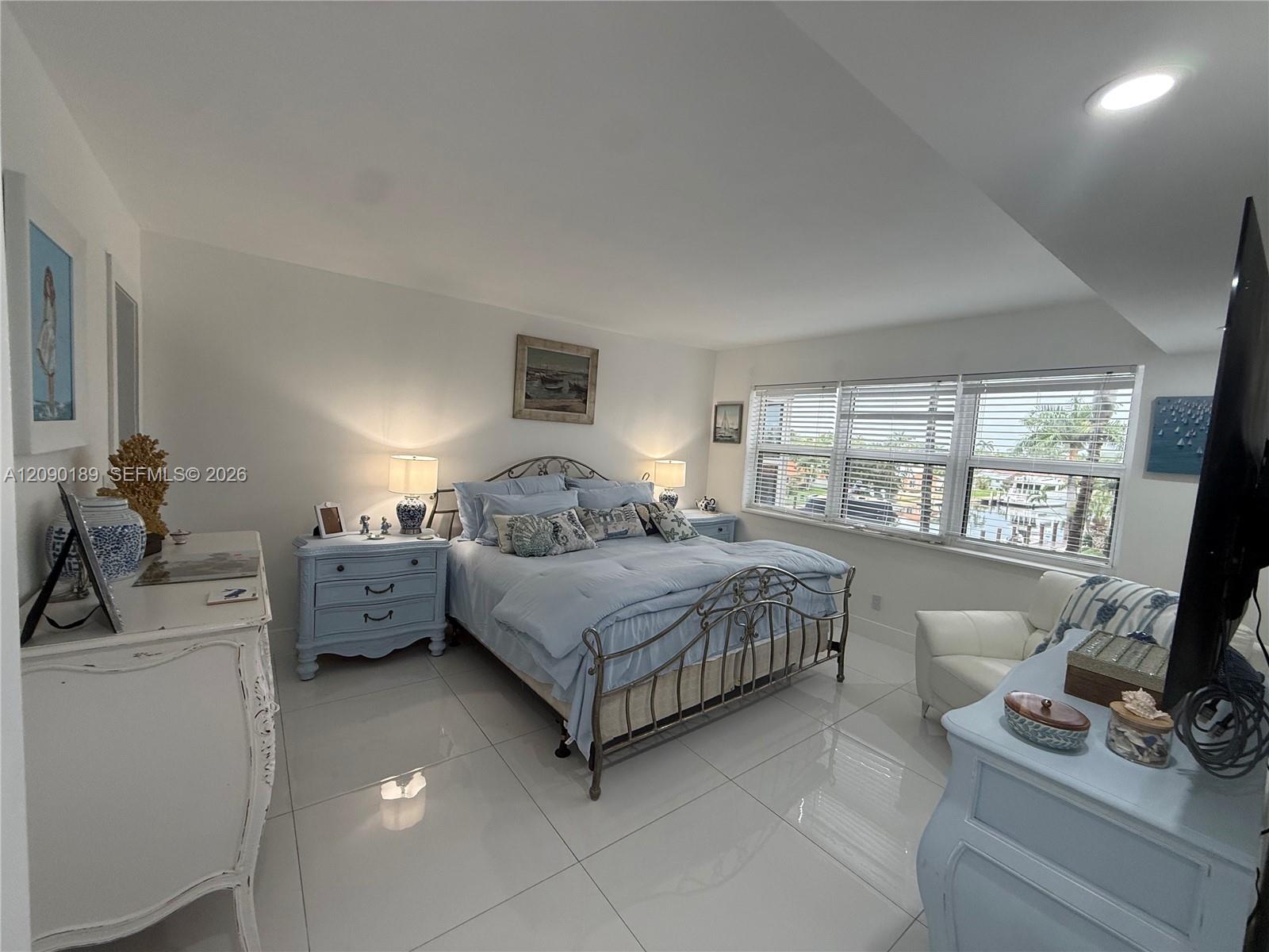 A12090189 Property Photo 19