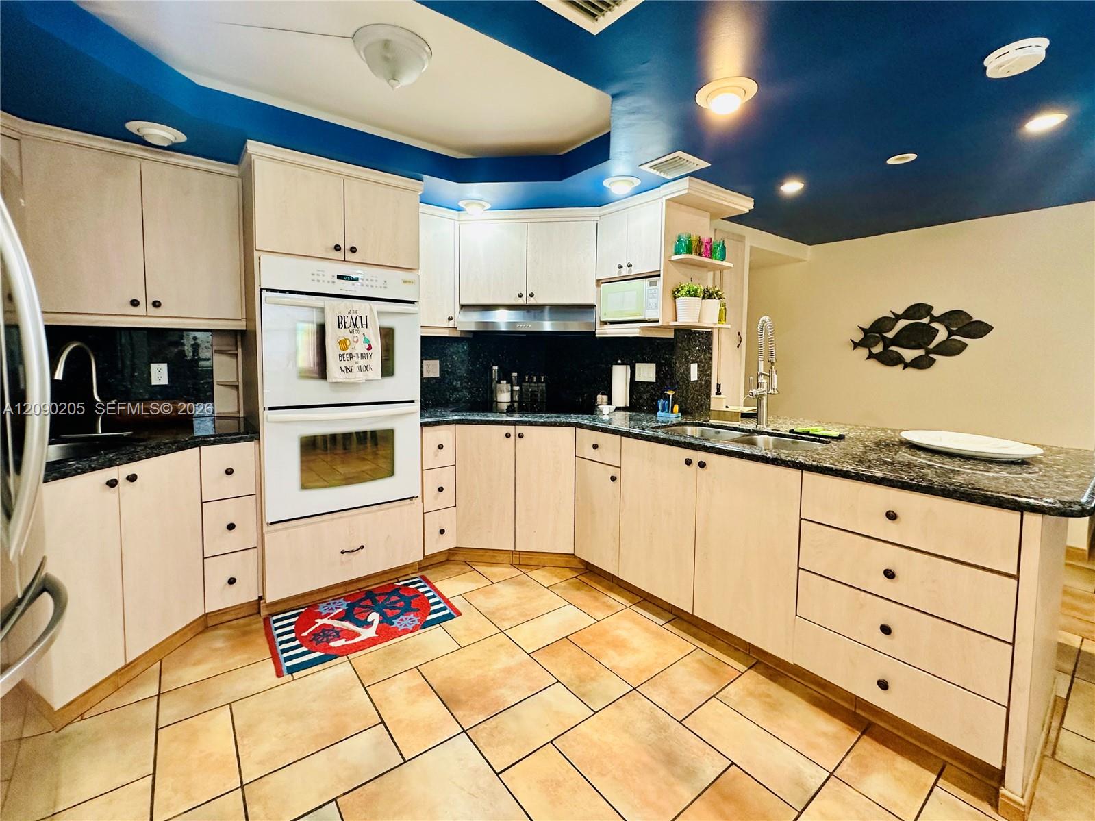 1401 S Ocean Drive 303 Property Photo 12