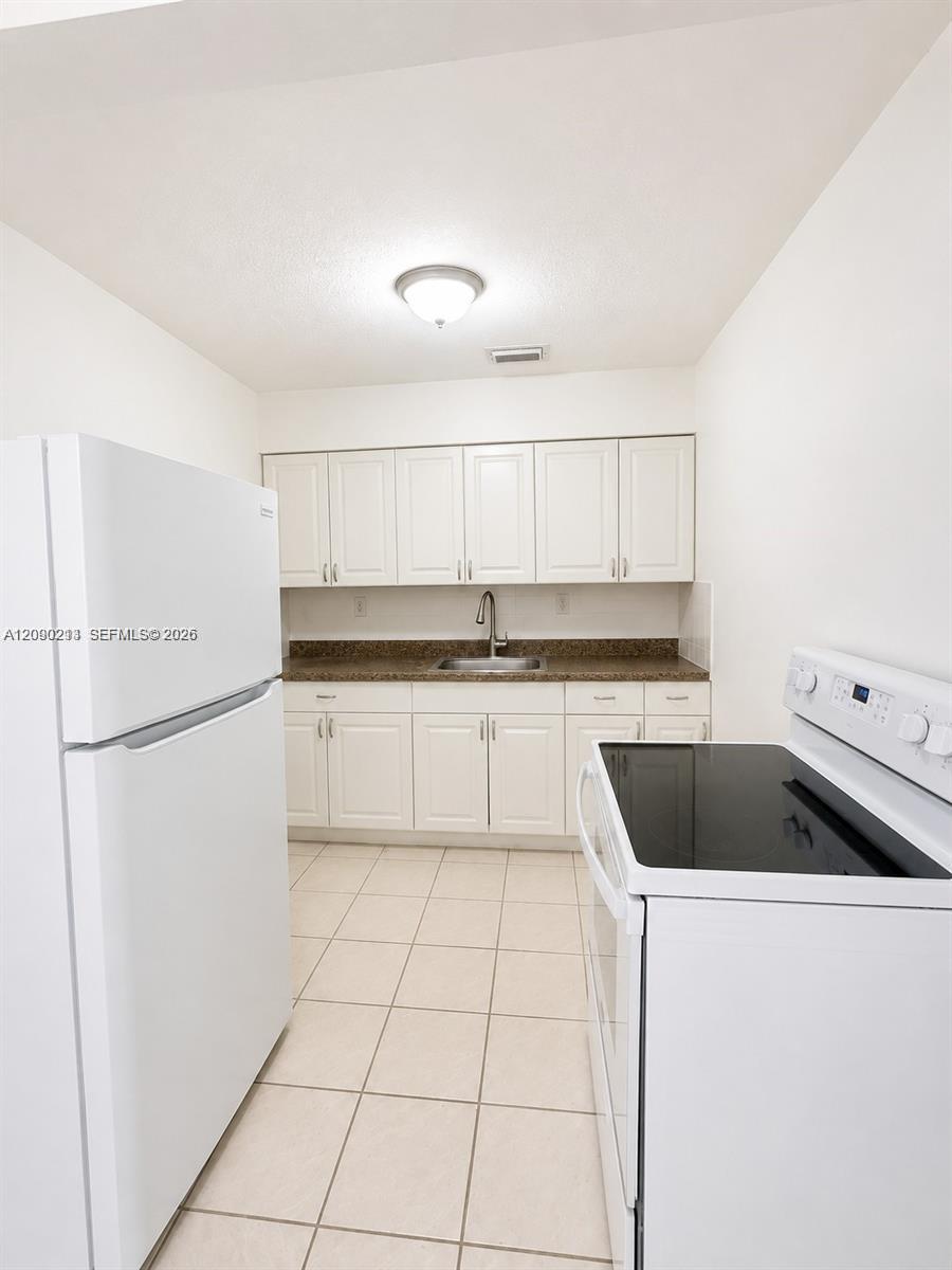 A12090213 Property Photo 3