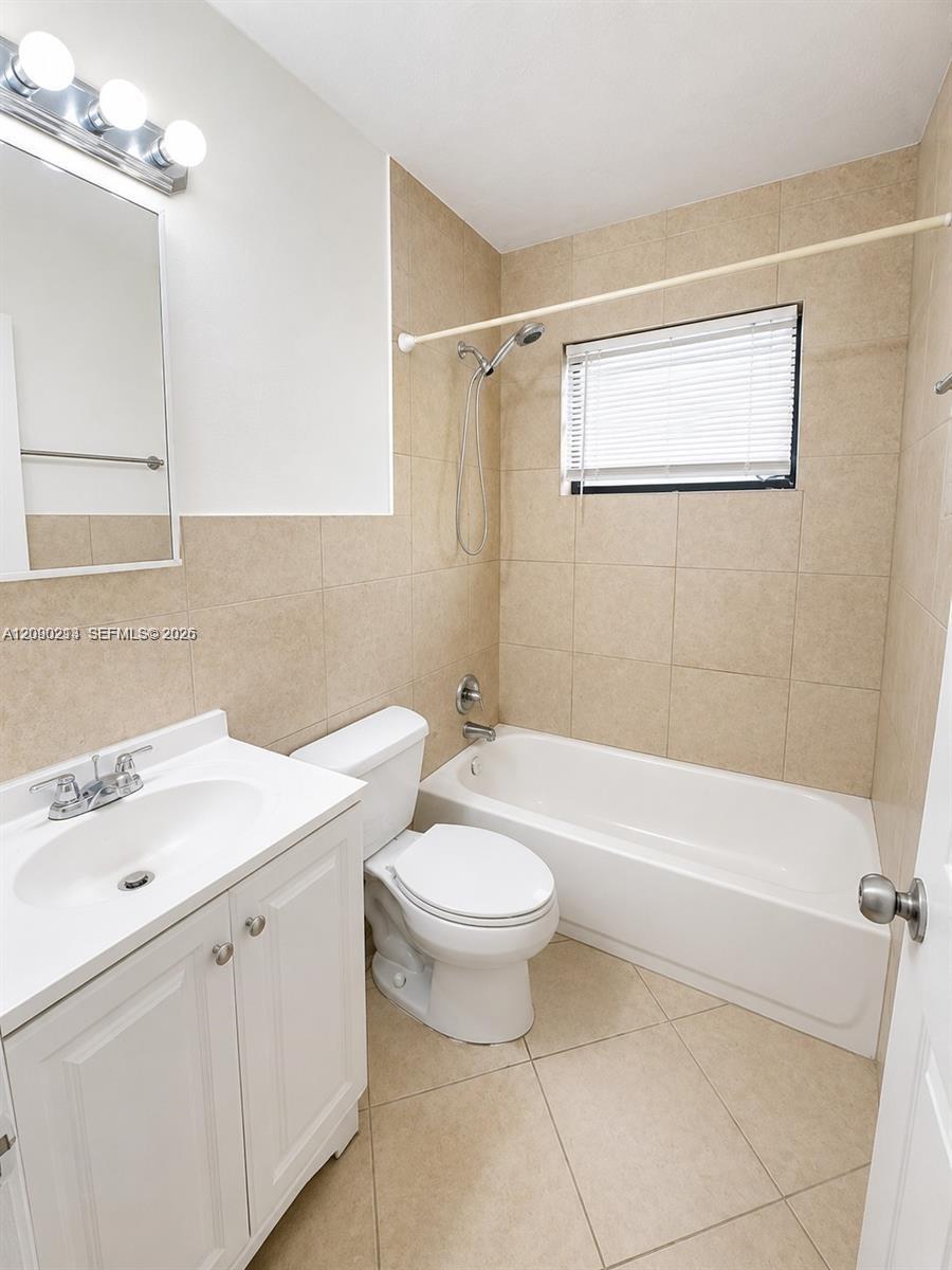 A12090213 Property Photo 4