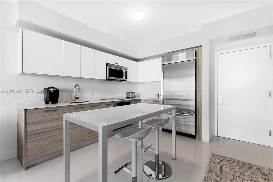 1300 Brickell Bay Drive 1905 Property Photo 3