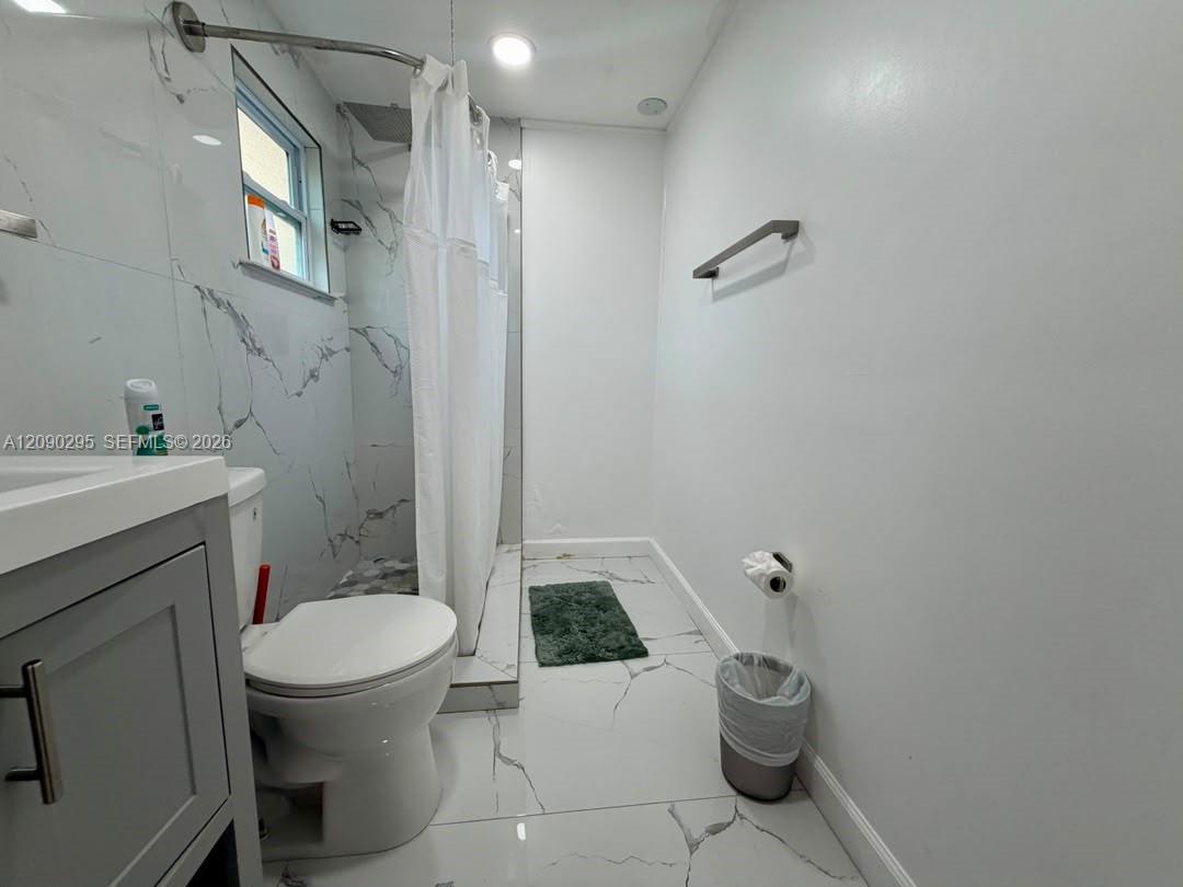 975 Sw 10th Street 3 Property Photo 13