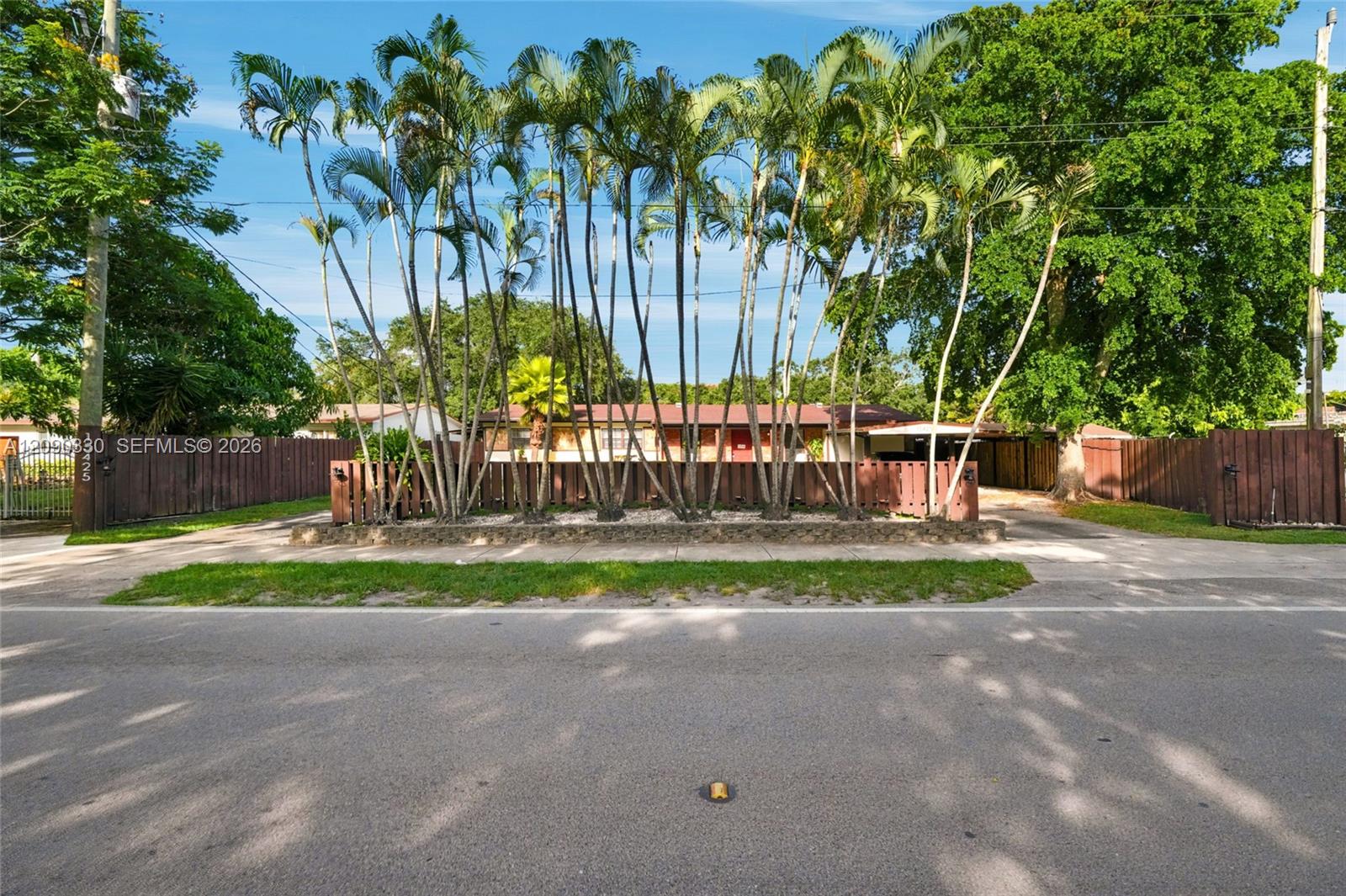 15425 N Miami Avenue Property Photo 3
