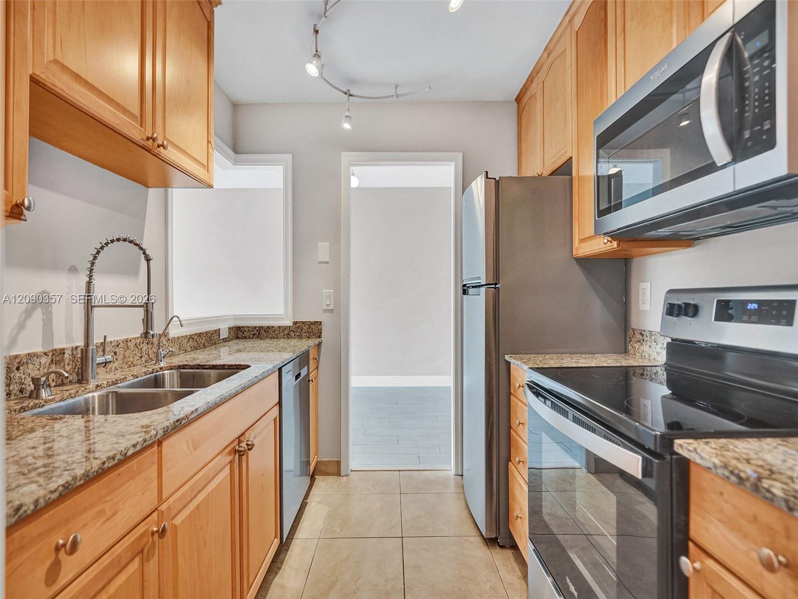 400 N Riverside Drive 303 Property Photo 2