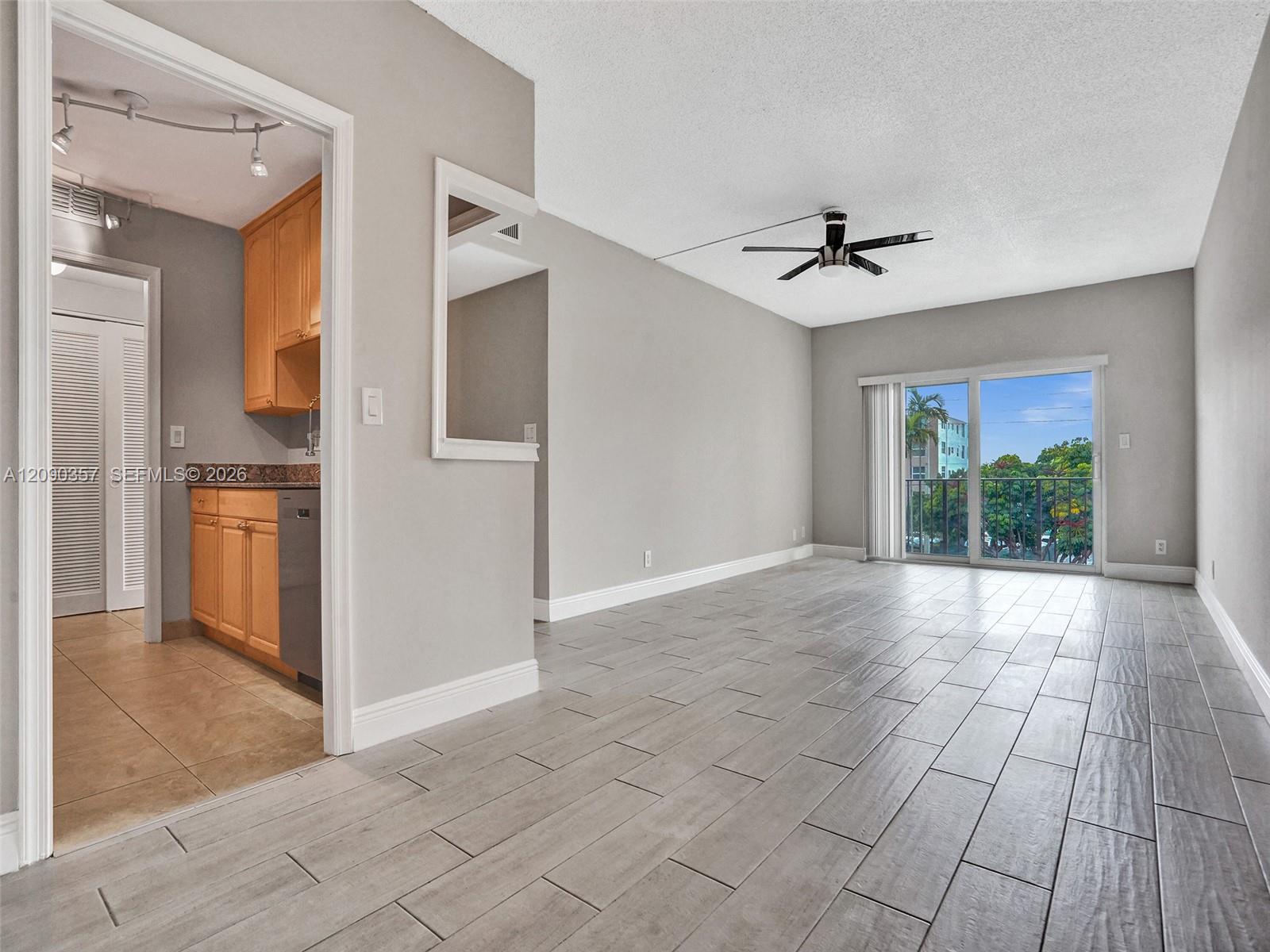 400 N Riverside Drive 303 Property Photo 6