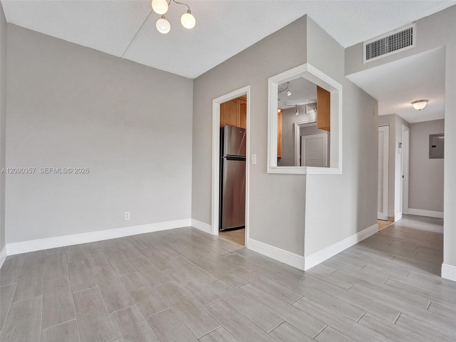 400 N Riverside Drive 303 Property Photo 7