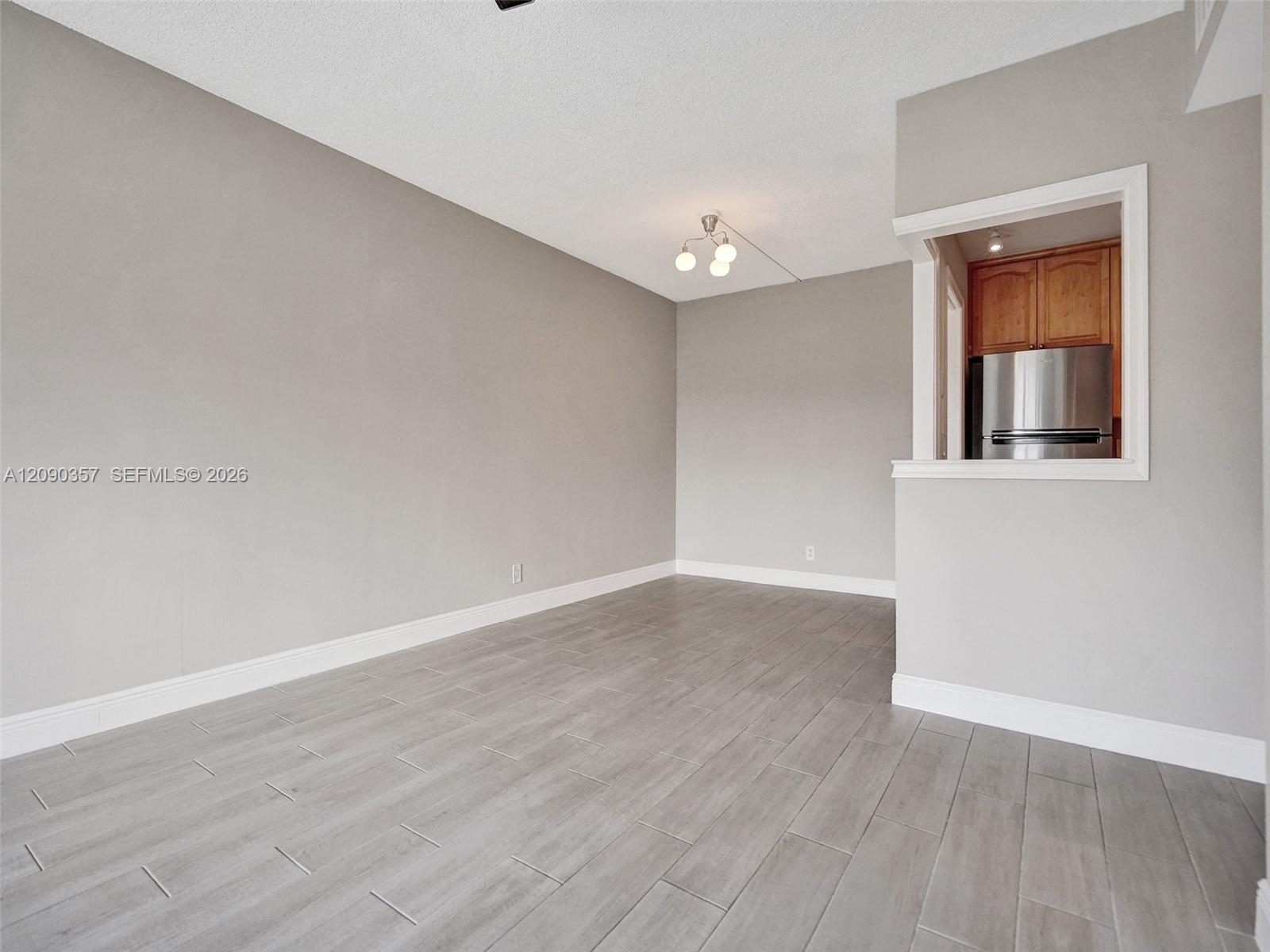 400 N Riverside Drive 303 Property Photo 8