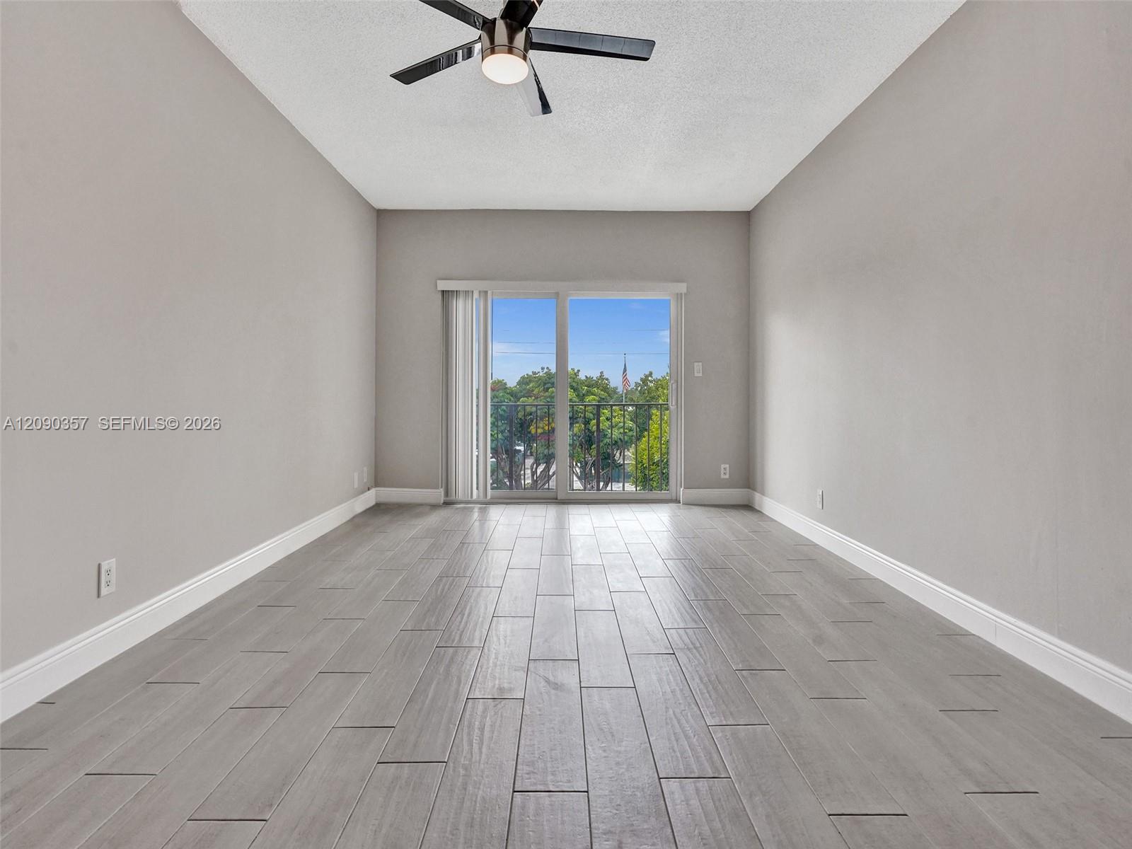 400 N Riverside Drive 303 Property Photo 10
