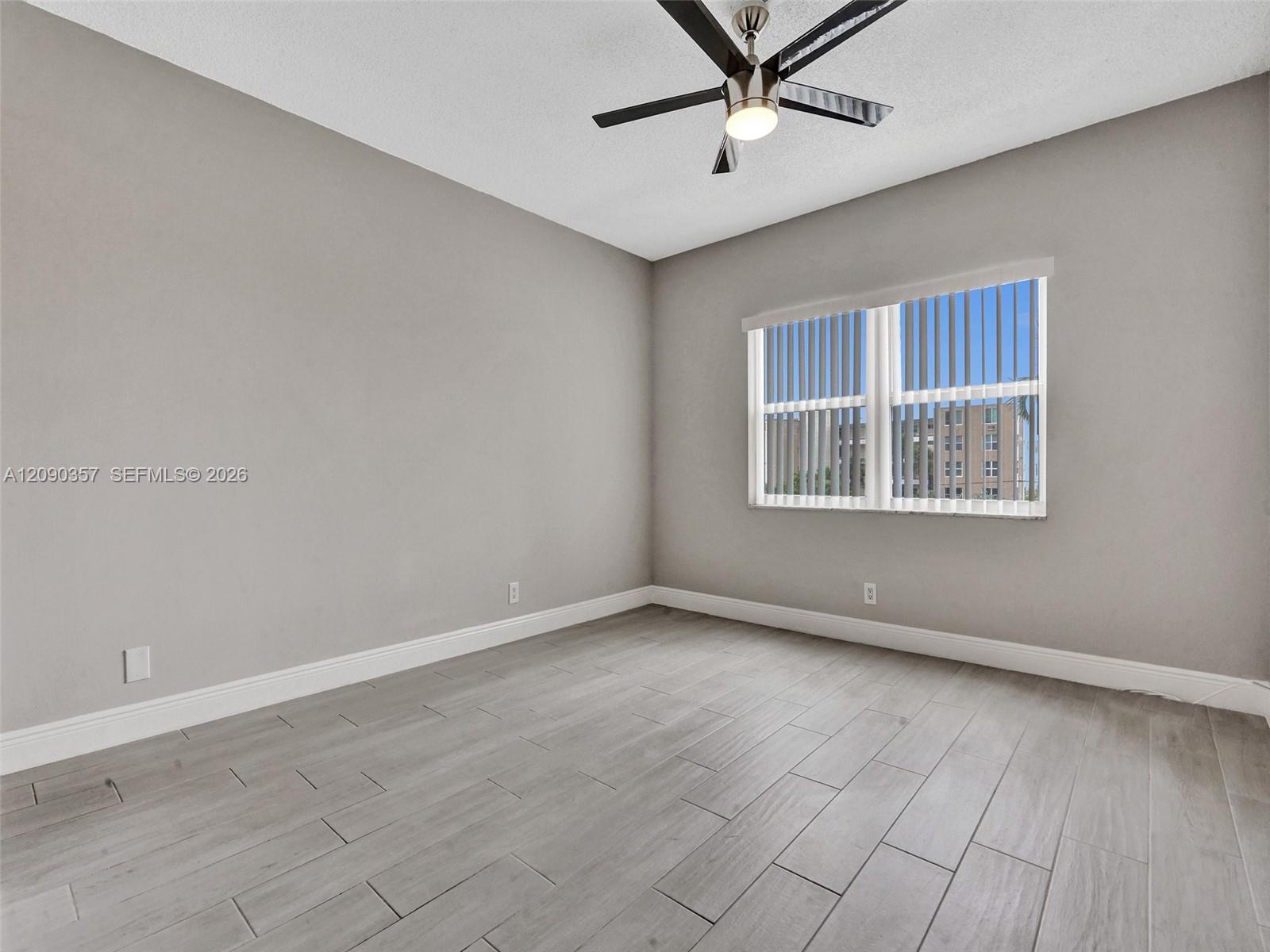 400 N Riverside Drive 303 Property Photo 18